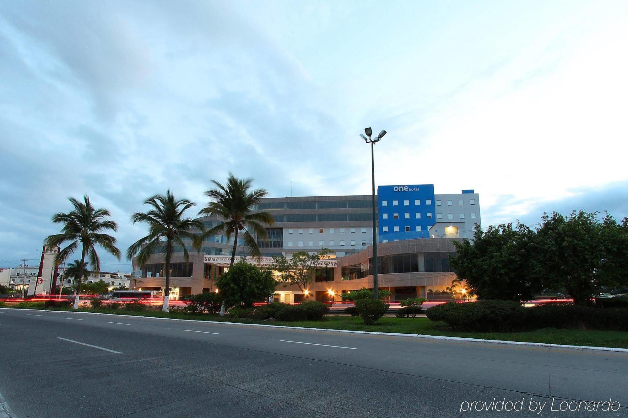 One Puerto Vallarta Aeropuerto Exterior foto